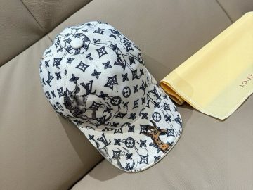 LOUIS VUITTON Caps