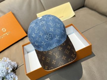 LOUIS VUITTON Caps
