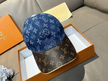 LOUIS VUITTON Caps