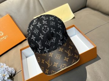 LOUIS VUITTON Caps