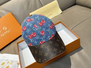 LOUIS VUITTON Caps