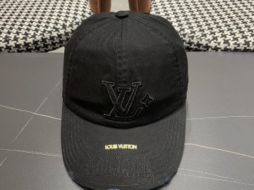 LOUIS VUITTON Caps
