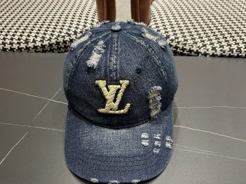 LOUIS VUITTON Caps